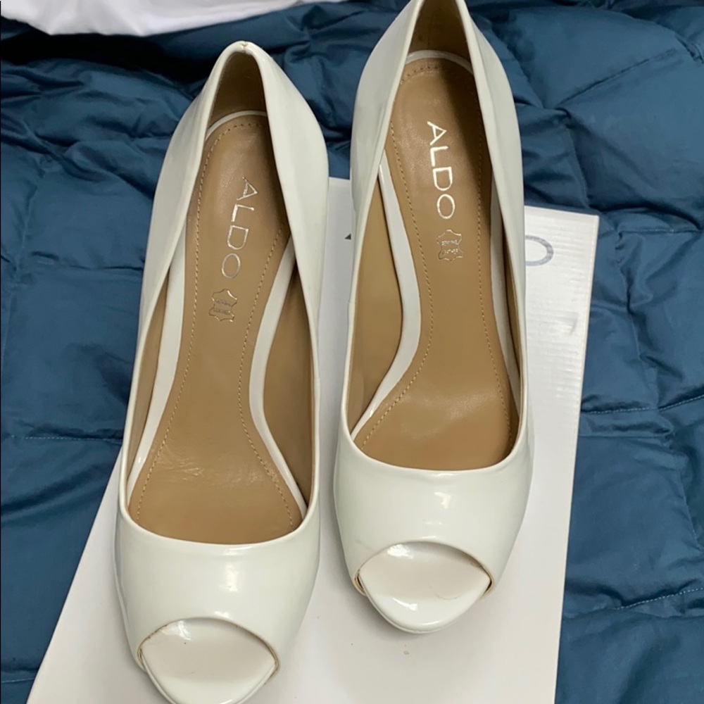 white peep toe pumps